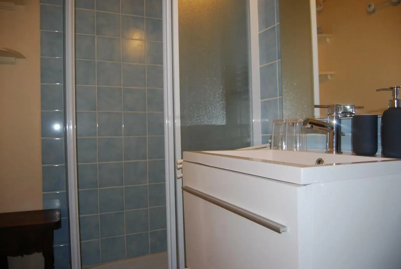 Camarès Au Prieure Saint Jean B&B 0*,  프랑스